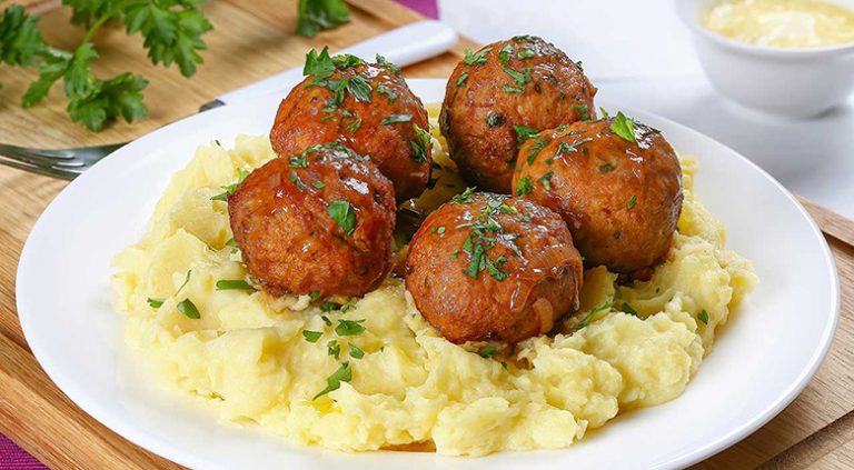 После имплантации зубов лучше есть мягкую пищу