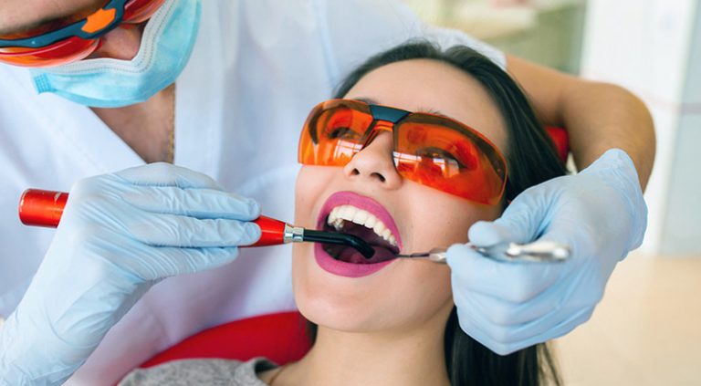 Профилактический визит к стоматологу после имплантации